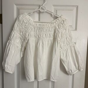 Gap white cotton 3/4 sleeve top, size SM. Can be worn on or off shoulders. Cute!